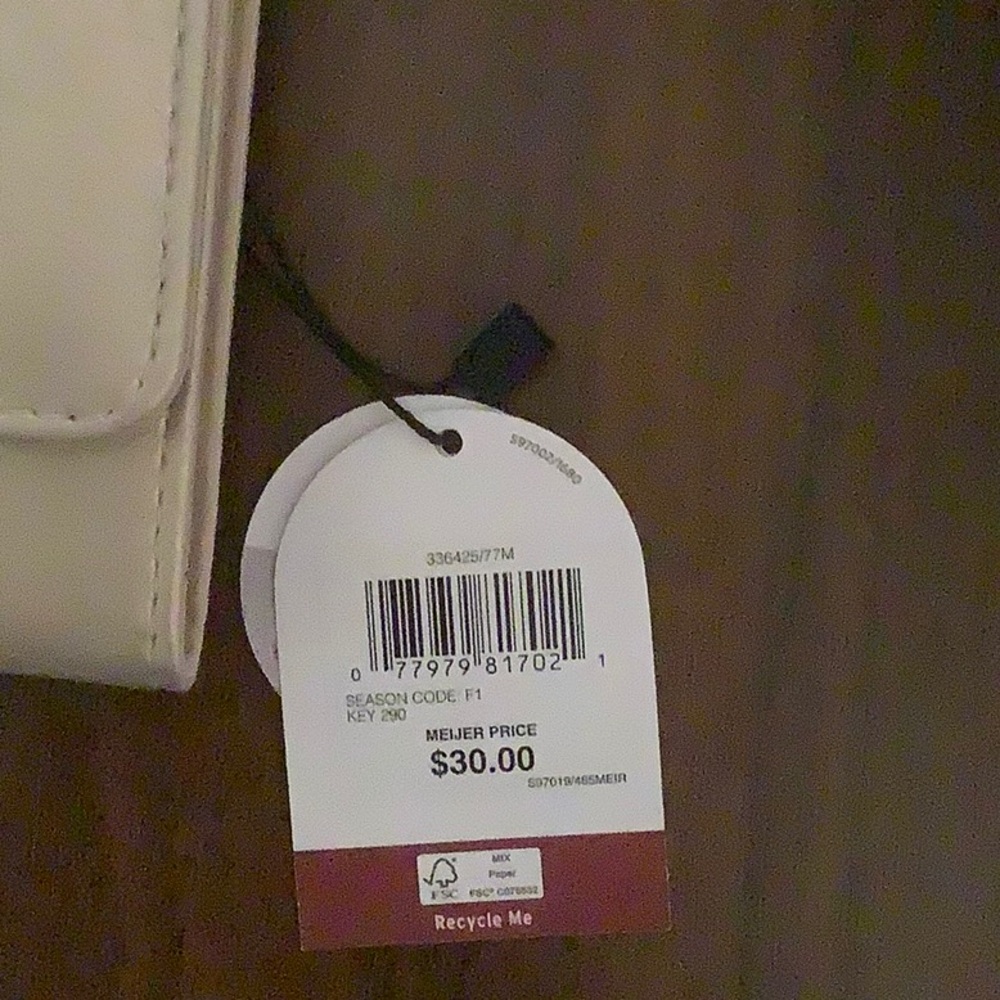 Elegant gold wallet with gold accent, RFID - Picture 2 of 3